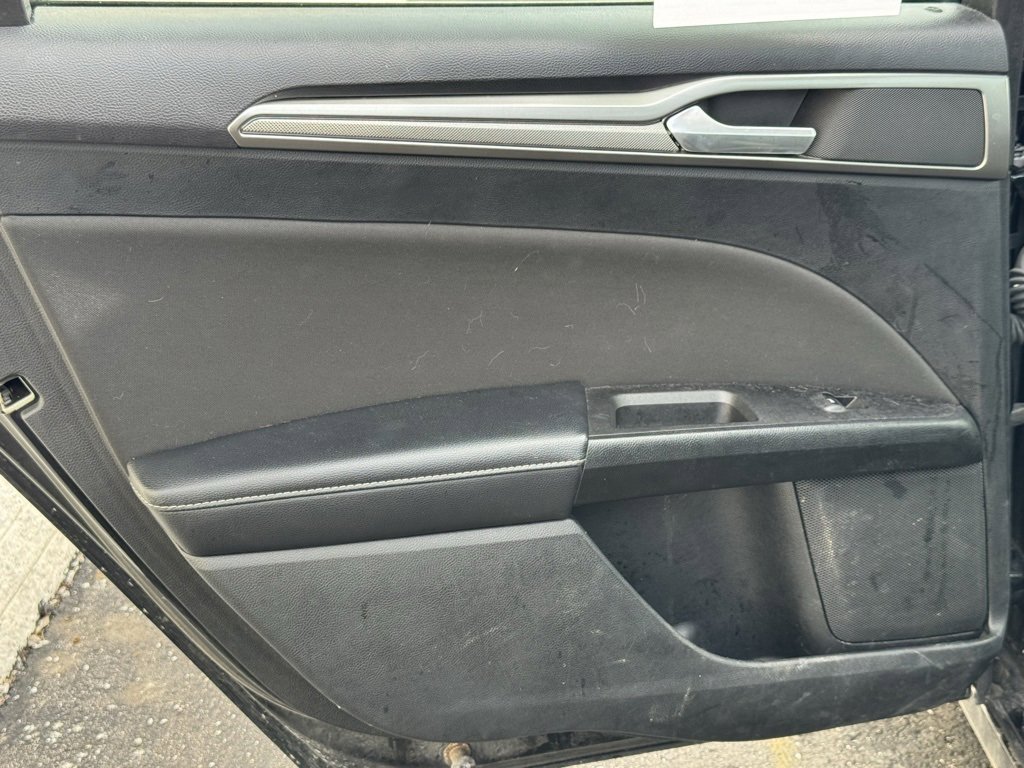 Certified 2018 Ford Fusion SE w/ Fusion SE Technology Package image 12