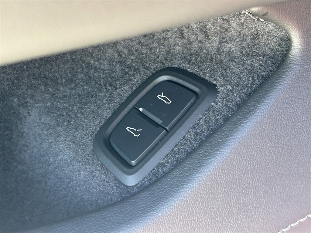 Used 2021 Chevrolet Corvette Stingray Coupe w/ Z51 Performance Package image 18