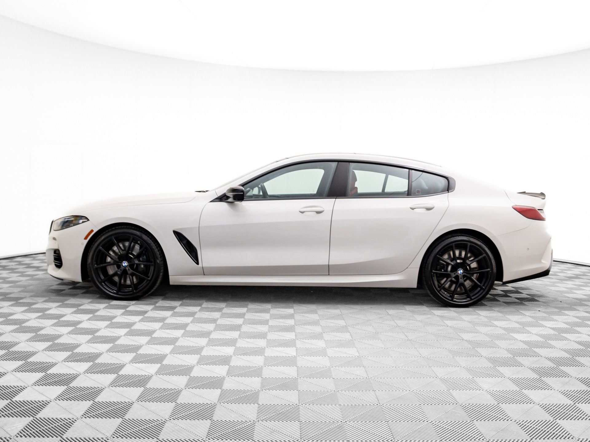 Used 2023 BMW M850i Gran Coupe xDrive image 2