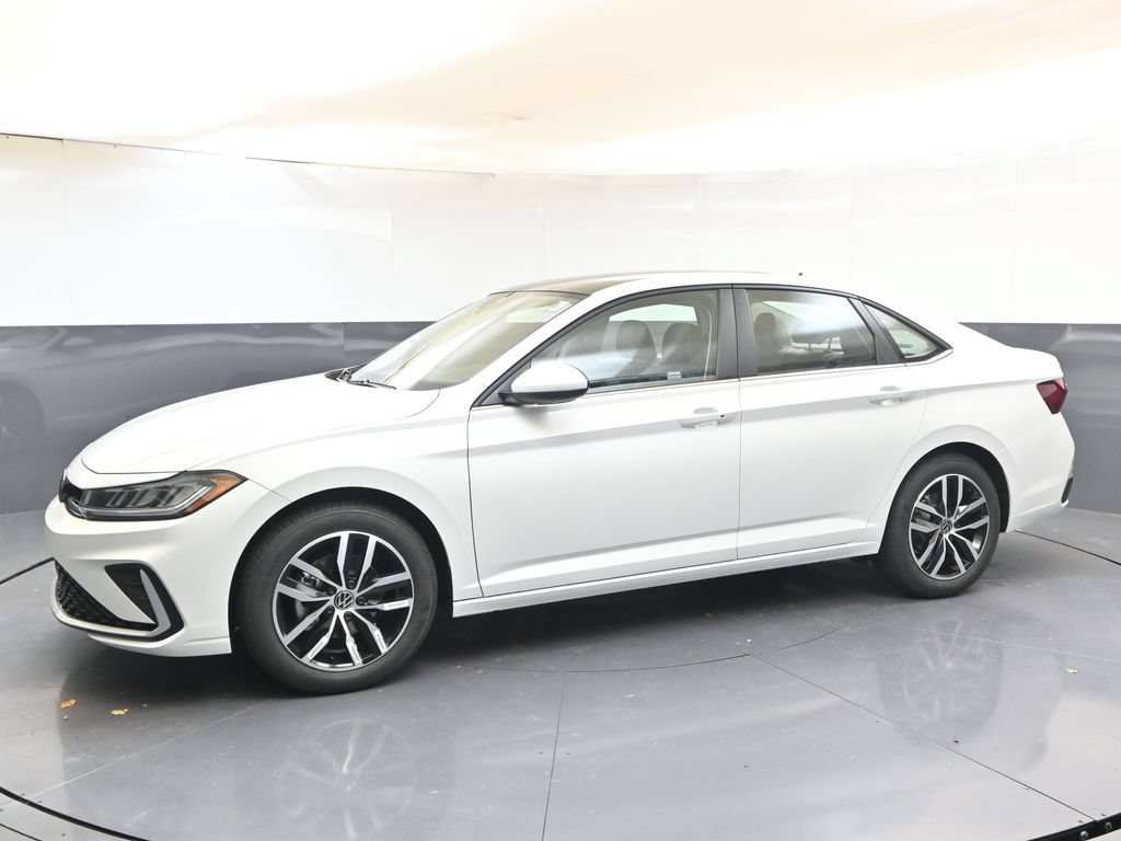 Used 2026 Volkswagen Jetta SE FWD image 2