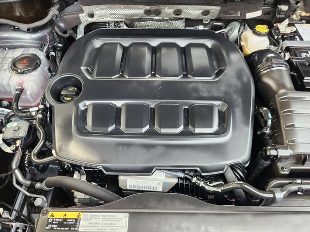 Used 2025 Volkswagen Tiguan SE AWD/4WD image 34