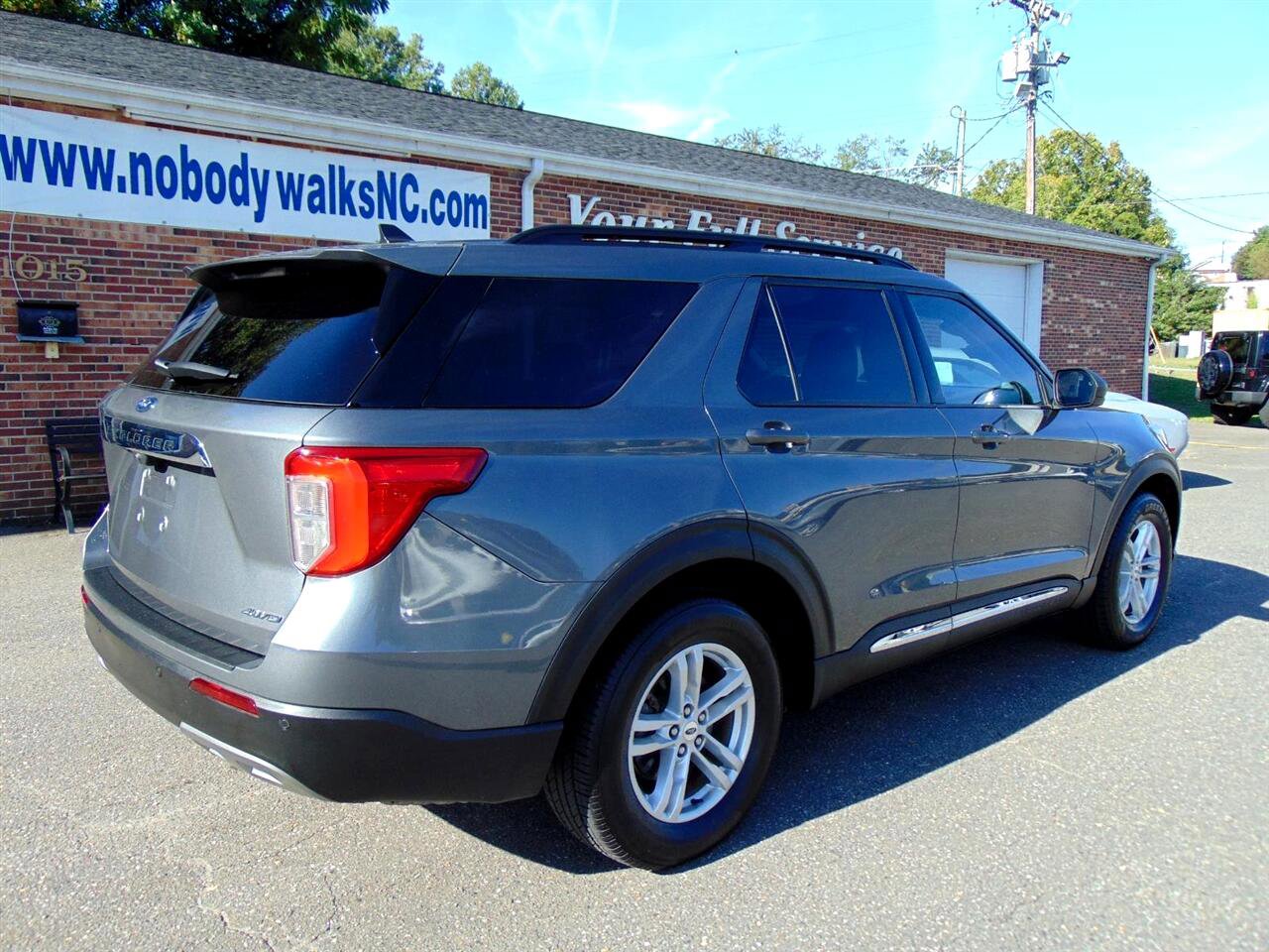 Used 2023 Ford Explorer XLT w/ Equipment Group 202A image 5