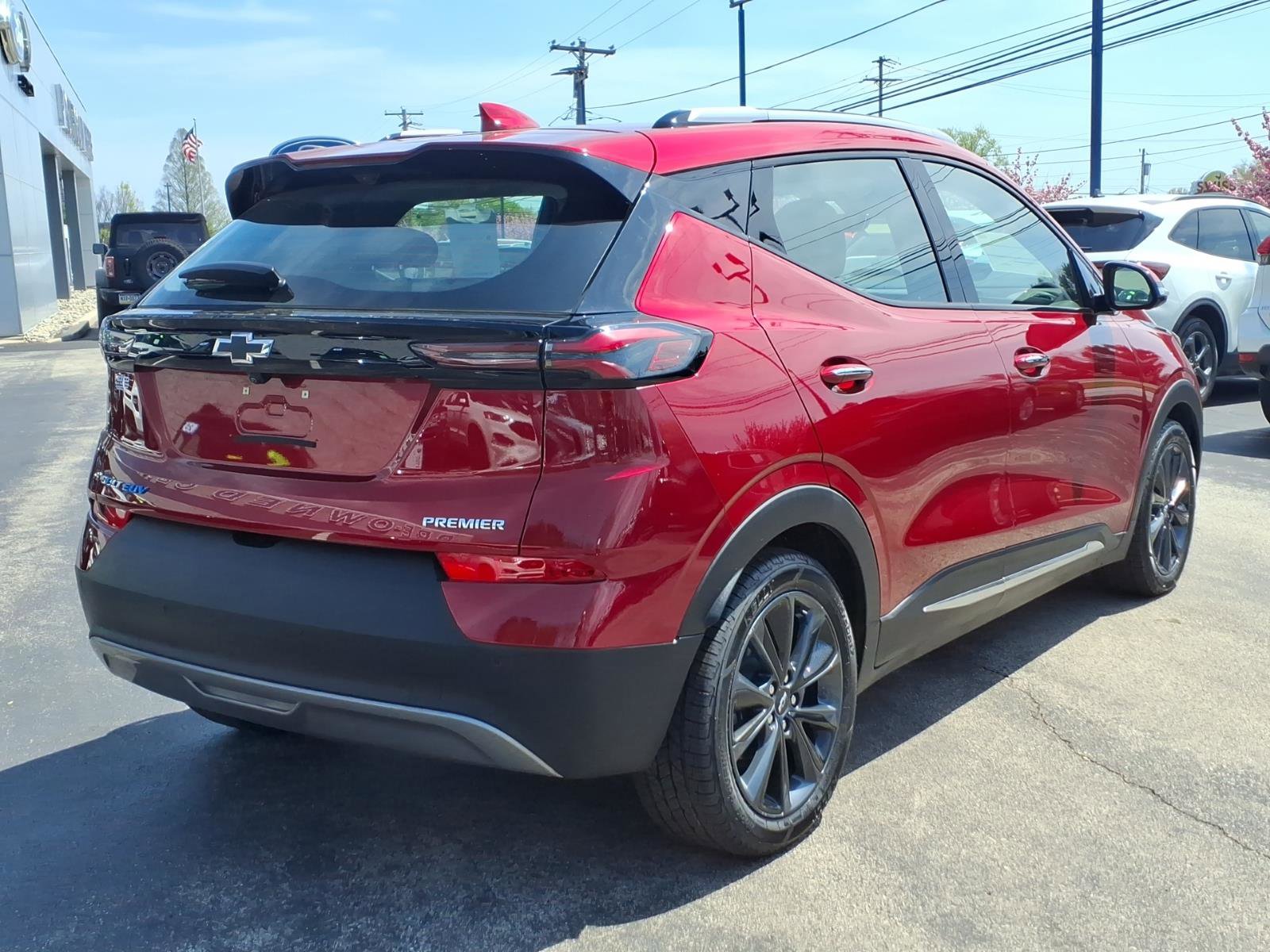 Used 2022 Chevrolet Bolt EUV Premier w/ Launch Edition FWD image 3