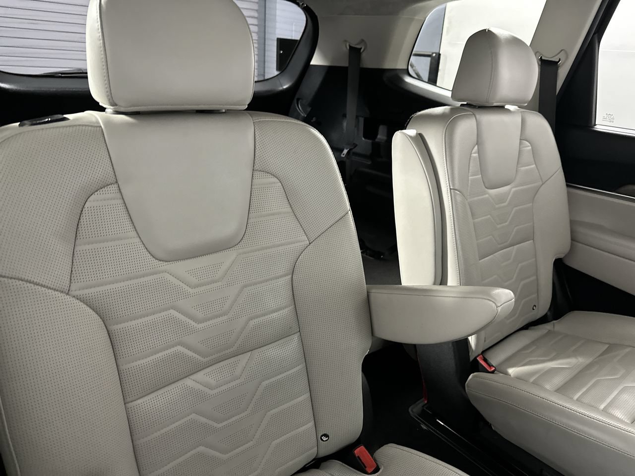 Used 2022 Kia Telluride SX w/ SX Prestige Package AWD/4WD image 18