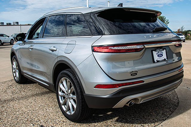 Used 2022 Lincoln Corsair AWD w/ Premium Package image 3