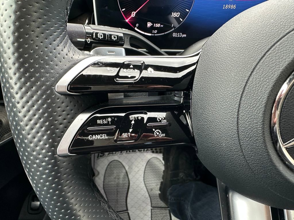 Used 2024 Mercedes-Benz GLC 300 4MATIC image 5