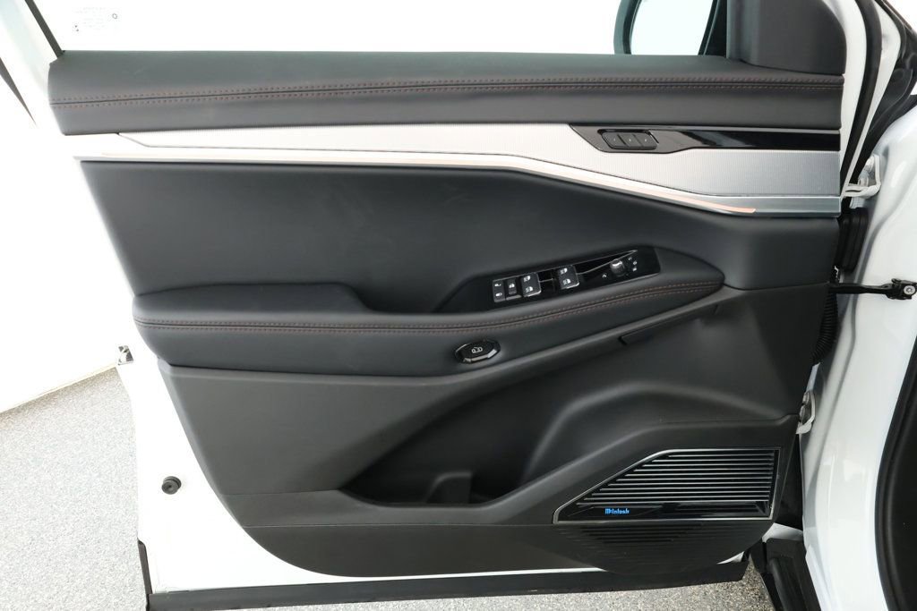 Used 2024 Jeep Wagoneer Launch Edition AWD/4WD image 9