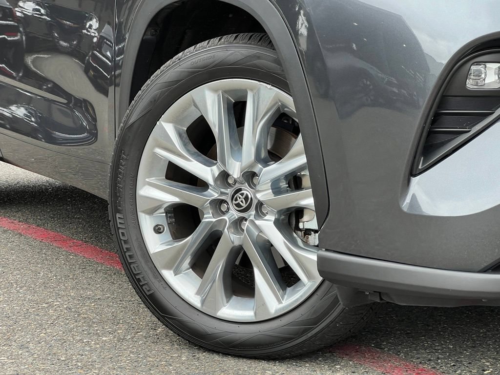 Used 2020 Toyota Highlander Limited AWD/4WD image 2