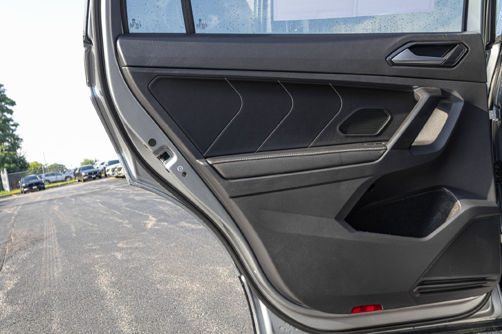 Certified 2023 Volkswagen Tiguan SE w/ Panoramic Sunroof Package FWD image 30