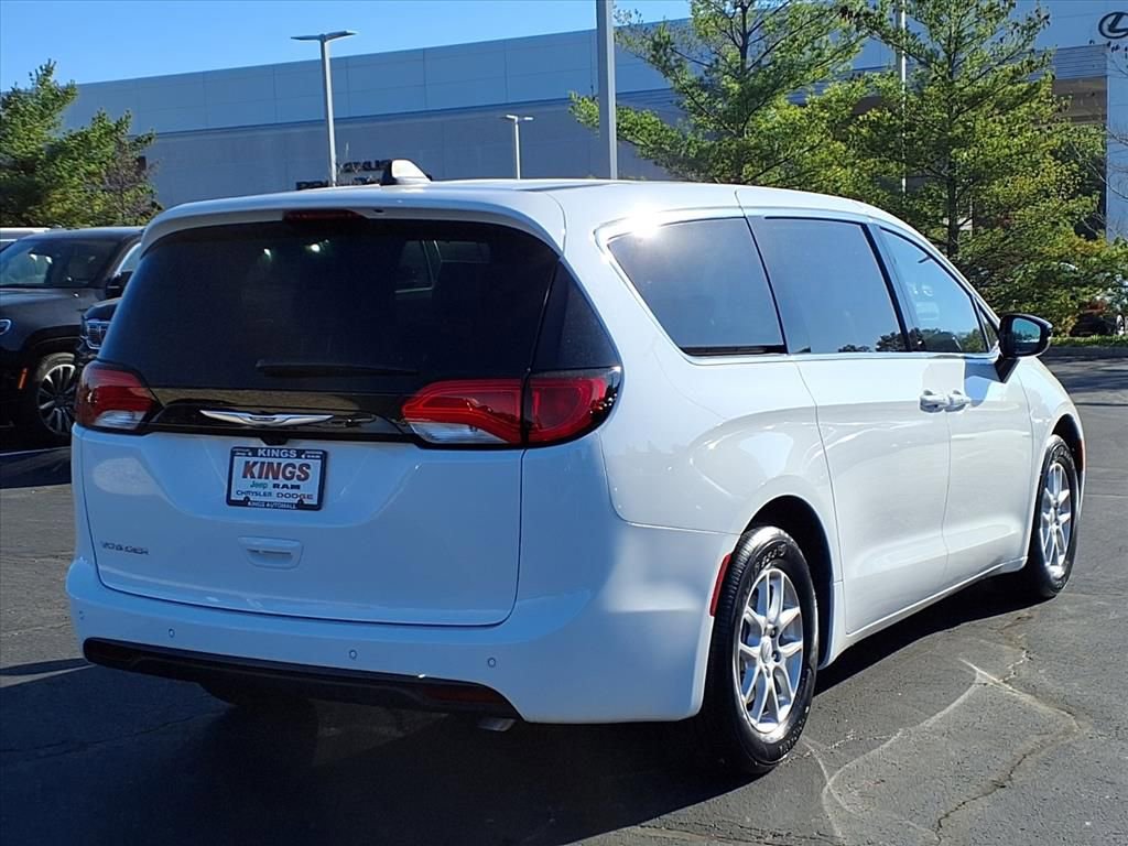 New 2026 Chrysler Voyager LX image 7