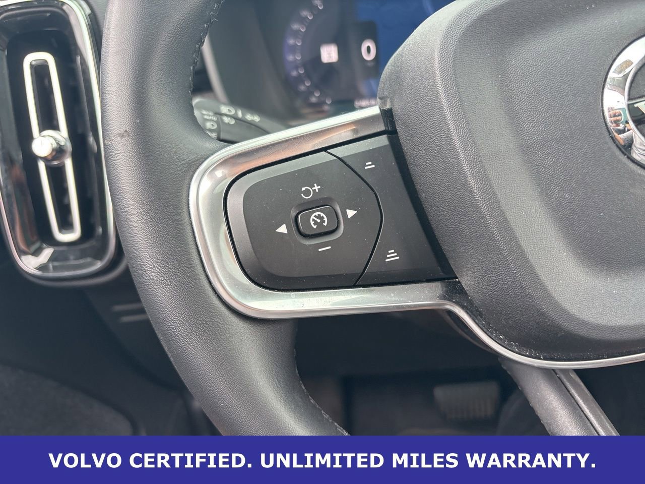 Certified 2025 Volvo XC40 B5 Core image 21