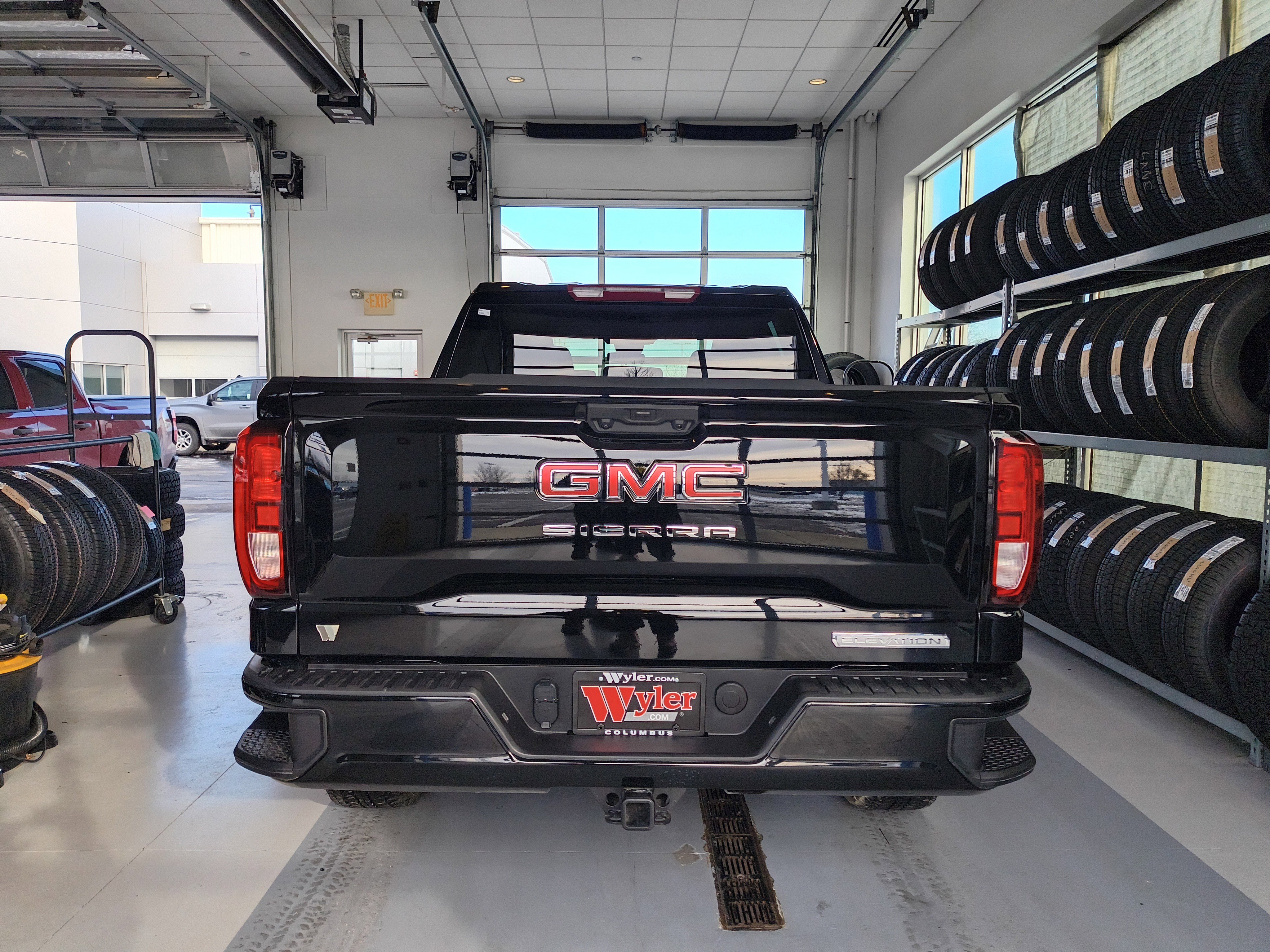 Used 2025 GMC Sierra 1500 Elevation image 5