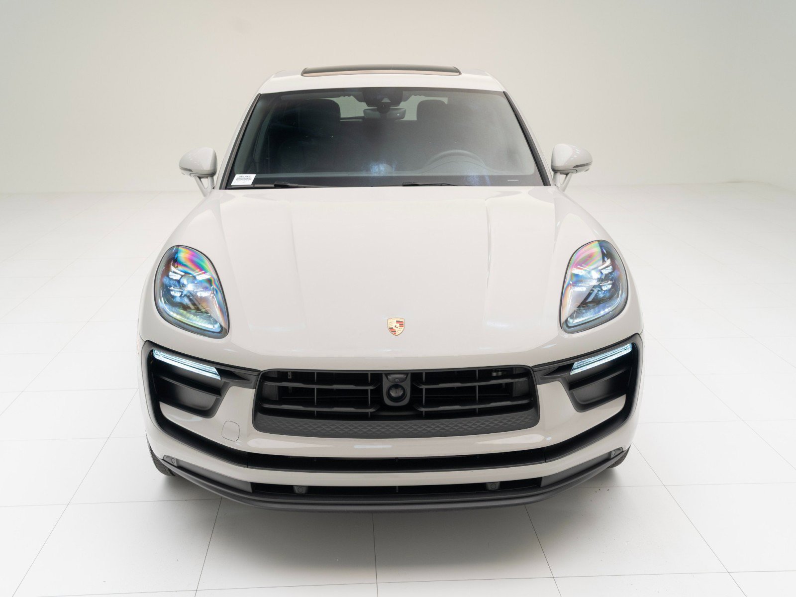 Certified 2025 Porsche Macan image 6