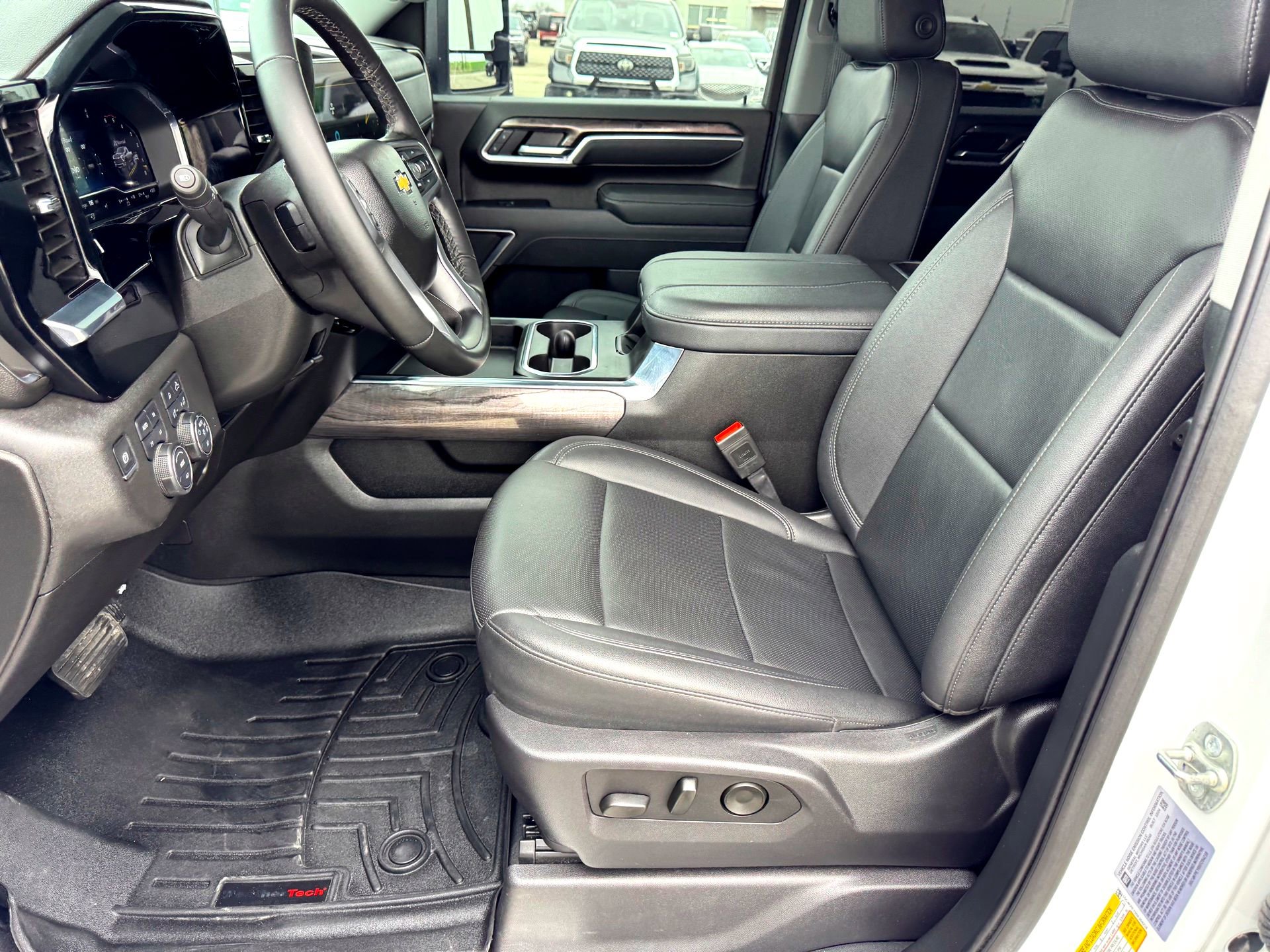 Used 2025 Chevrolet Silverado 2500 LTZ w/ LTZ Convenience Package image 12