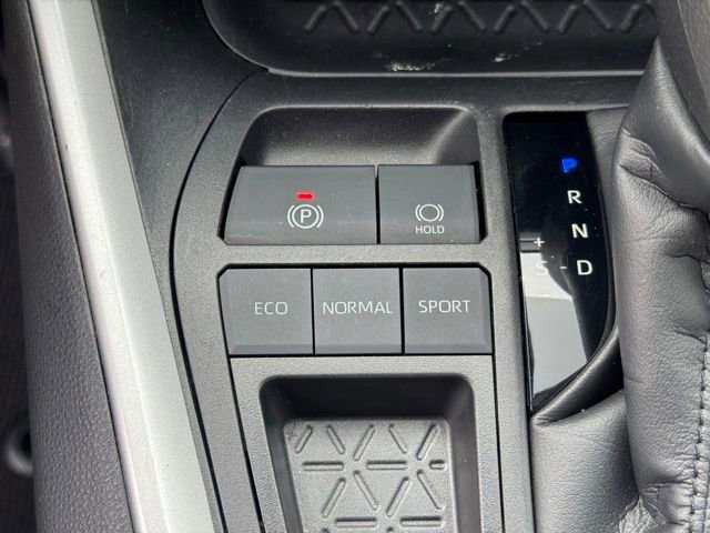 Used 2022 Toyota RAV4 XLE w/ Convenience Package FWD image 26