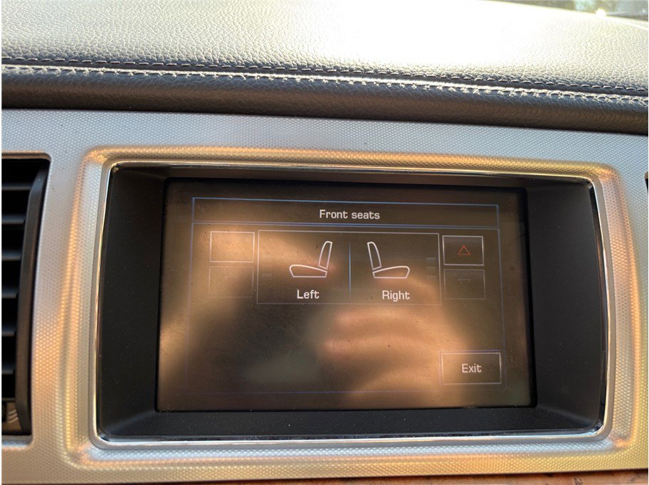 Used 2015 Jaguar XF Premium image 34