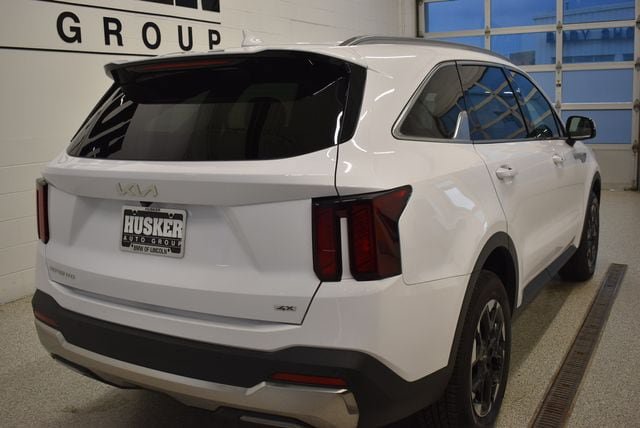 Used 2024 Kia Sorento S AWD/4WD image 4