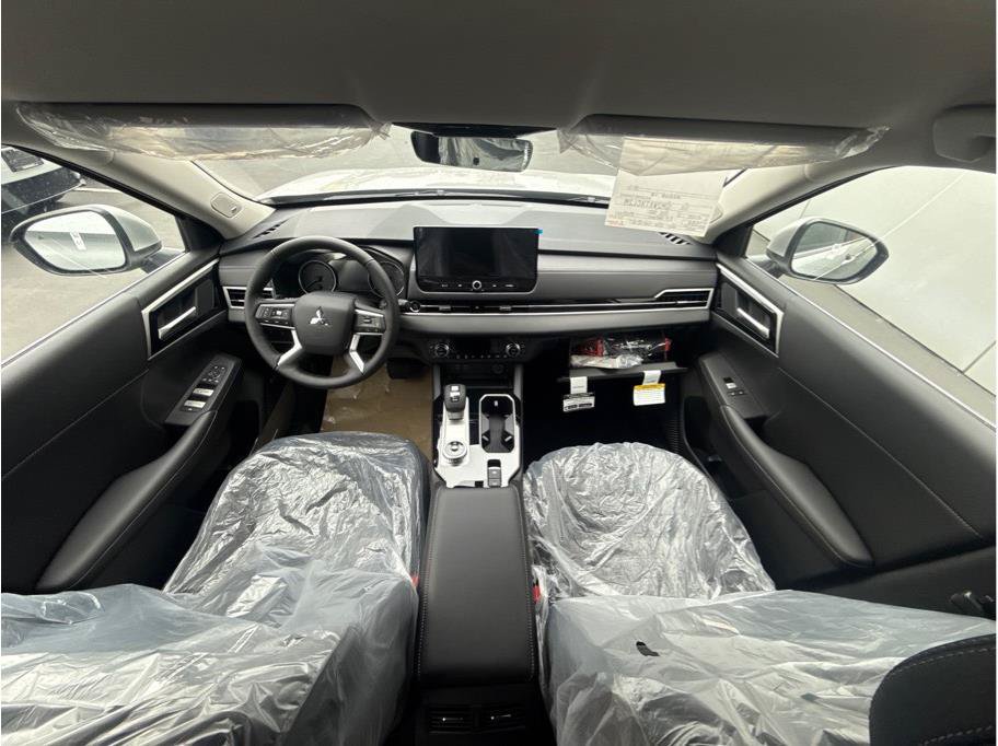 New 2026 Mitsubishi Outlander SE FWD image 9