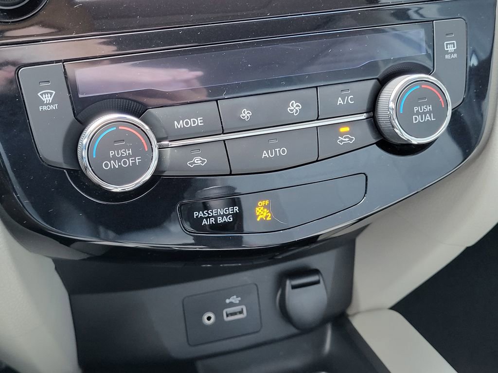 Used 2022 Nissan Rogue Sport SL w/ Premium Package image 17