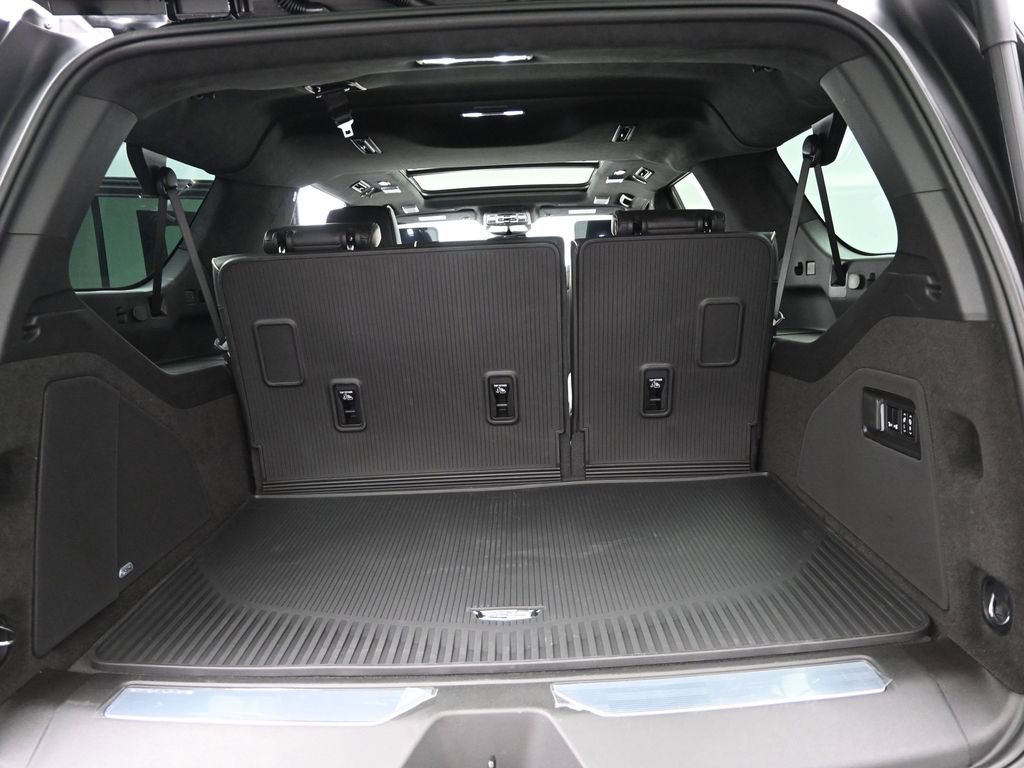 New 2026 Cadillac Escalade ESV Platinum Sport w/ LPO, ONYX Package AWD/4WD image 16