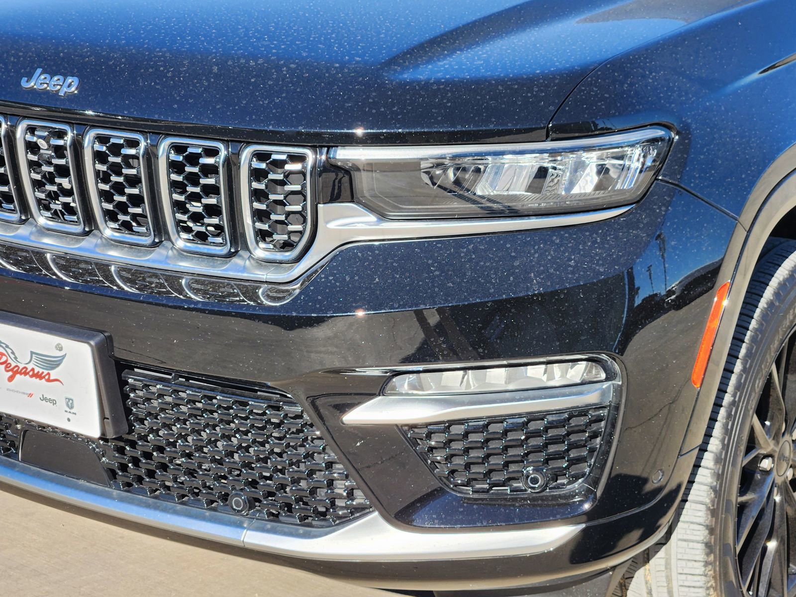 Used 2022 Jeep Grand Cherokee Summit image 9
