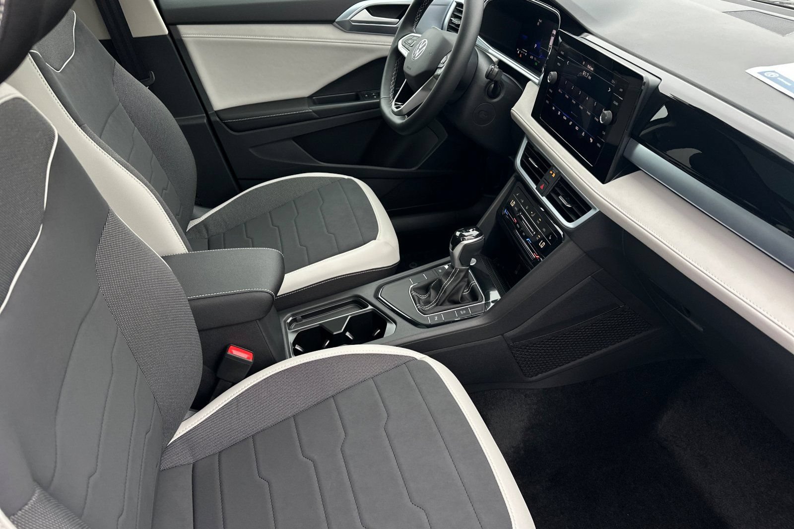 New 2026 Volkswagen Taos SE FWD image 16