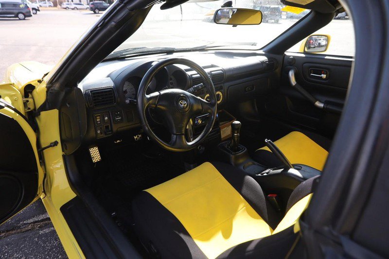 Used 2000 Toyota MR2 image 9
