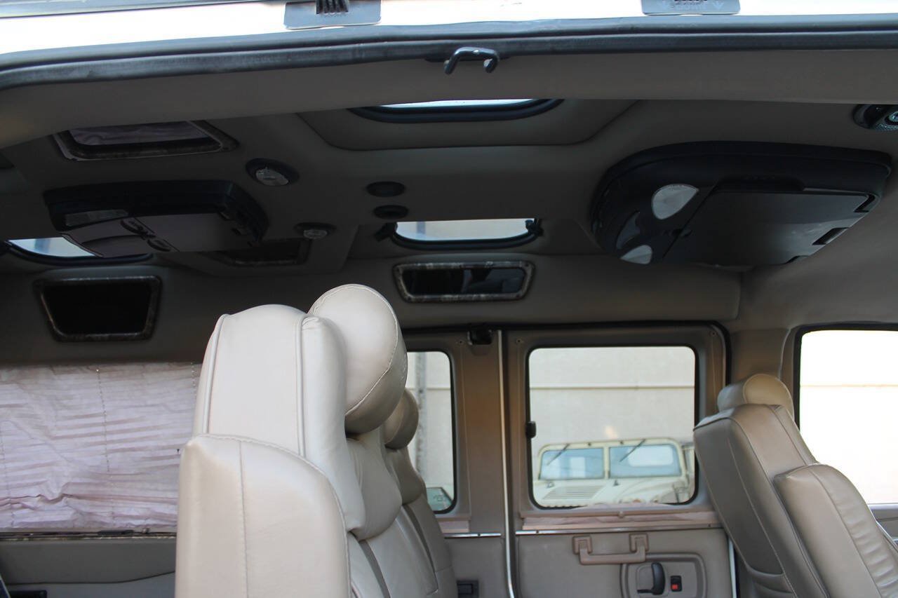 Used 2006 Chevrolet Express 1500 w/ Preferred Equipment Group RWD image 46