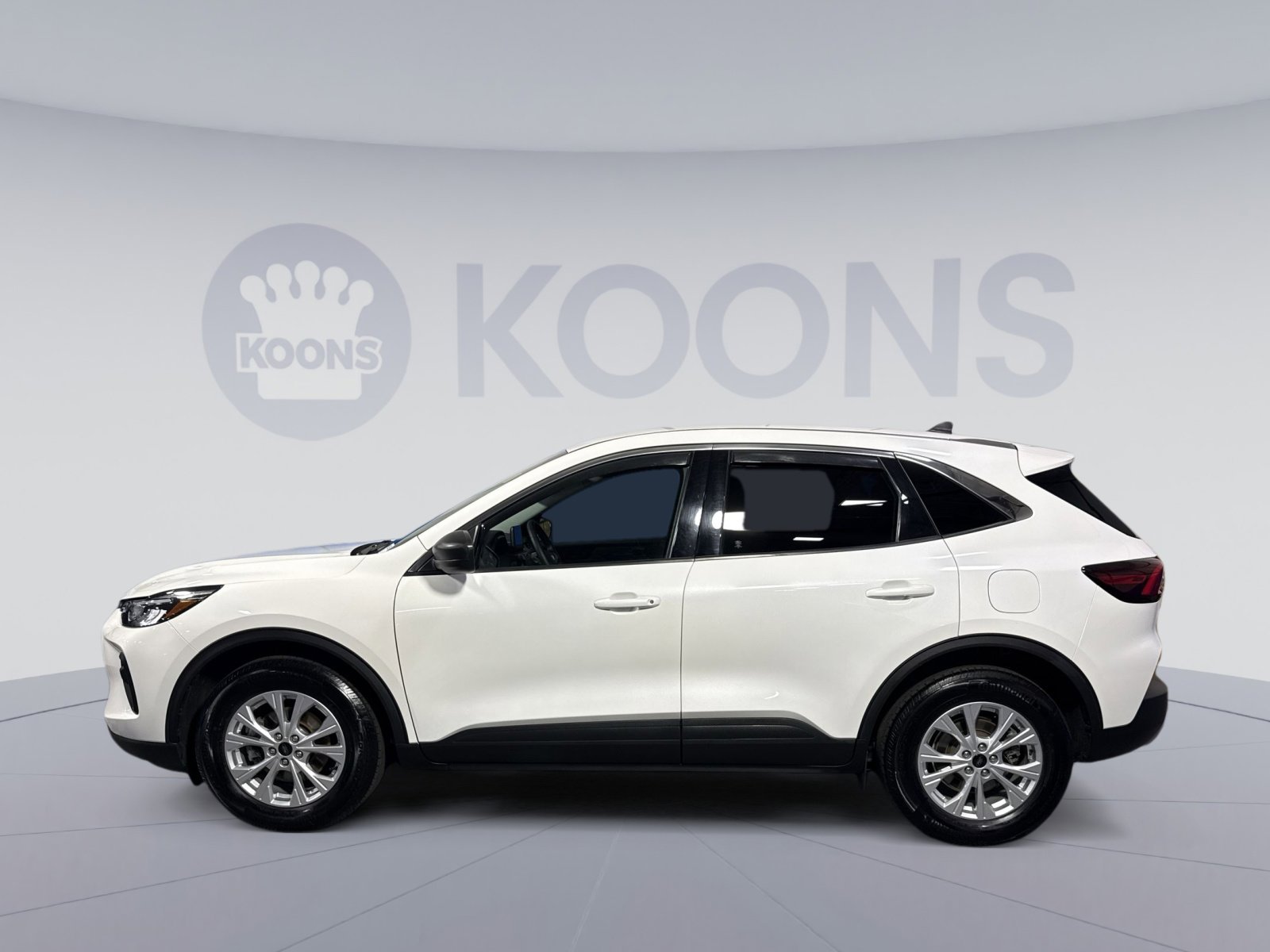 Used 2023 Ford Escape Active AWD/4WD image 2
