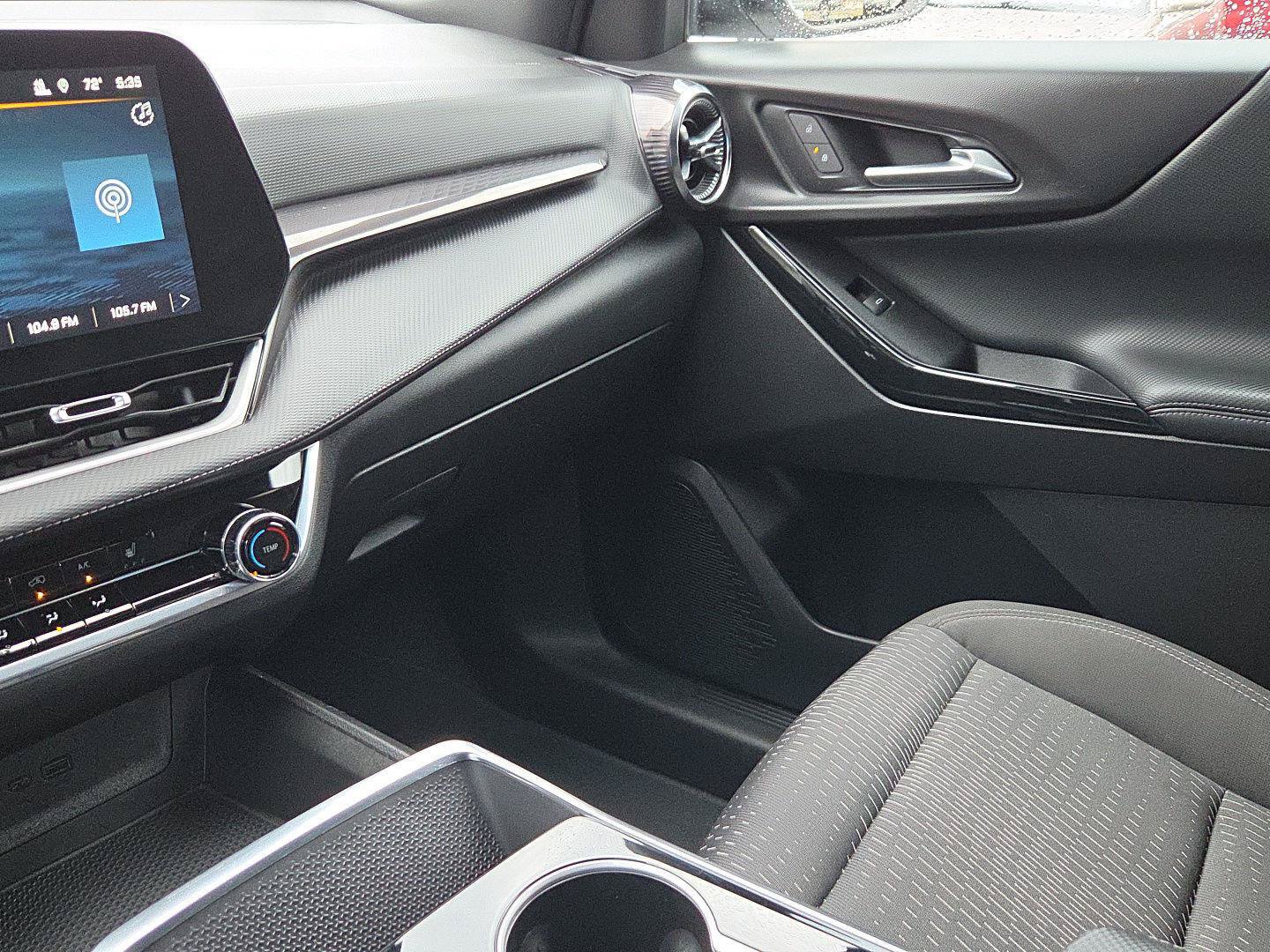 Used 2025 Chevrolet Equinox LT w/ Safety and Technology Package FWD image 16