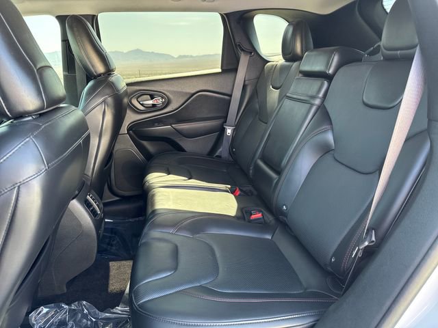 Used 2019 Jeep Cherokee Trailhawk AWD/4WD image 30