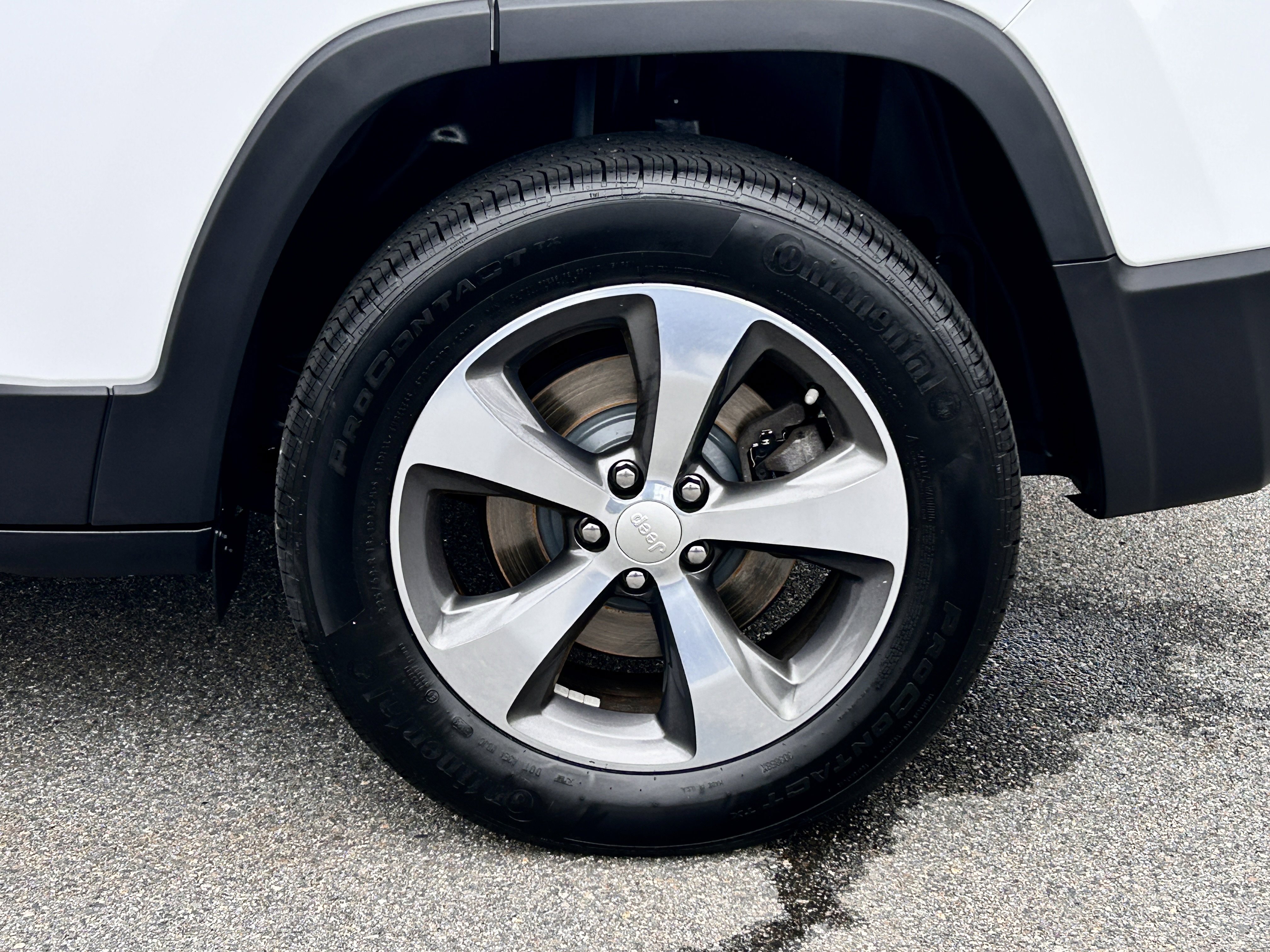 Used 2019 Jeep Cherokee Limited image 6