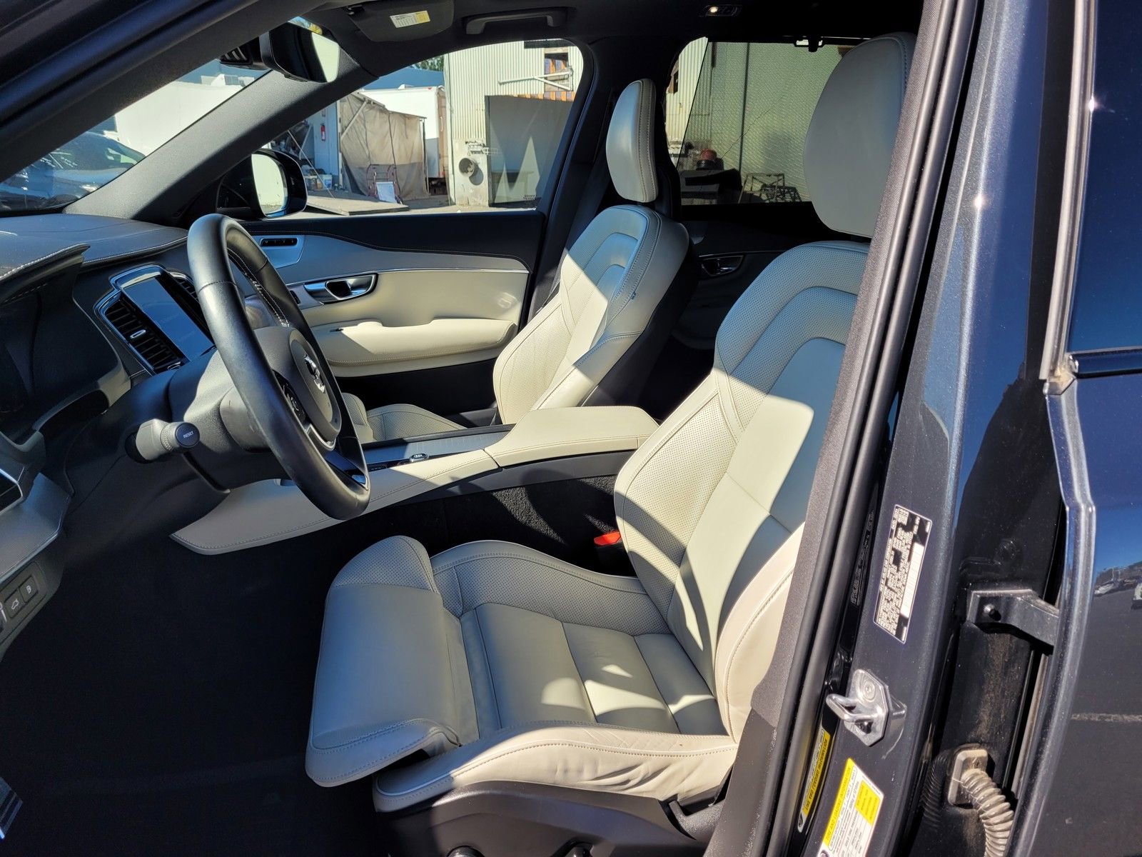 Used 2021 Volvo XC90 T8 R-Design w/ Advanced Package image 9