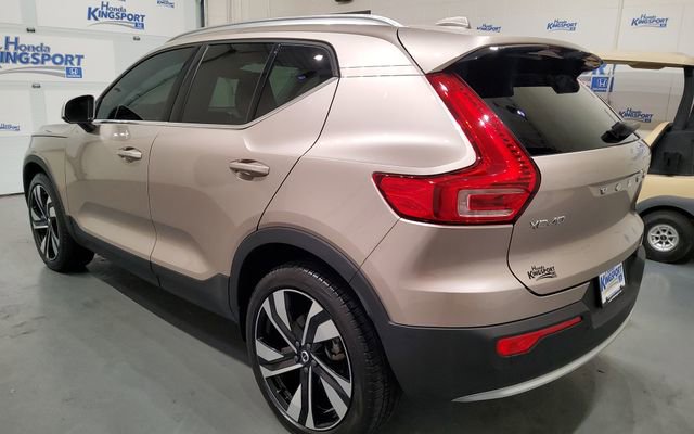 Used 2024 Volvo XC40 B5 Plus w/ Protection Package Premier AWD/4WD image 4
