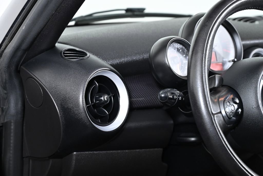 Used 2015 MINI Cooper S image 19