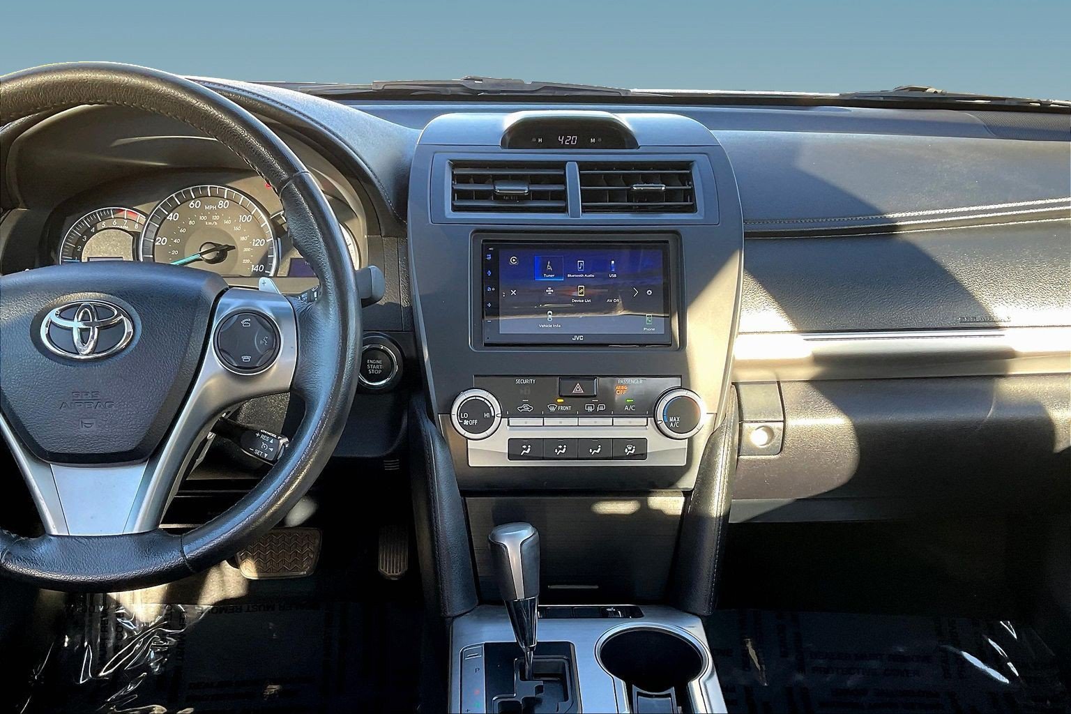 Used 2012 Toyota Camry SE w/ Leather Pkg FWD image 9