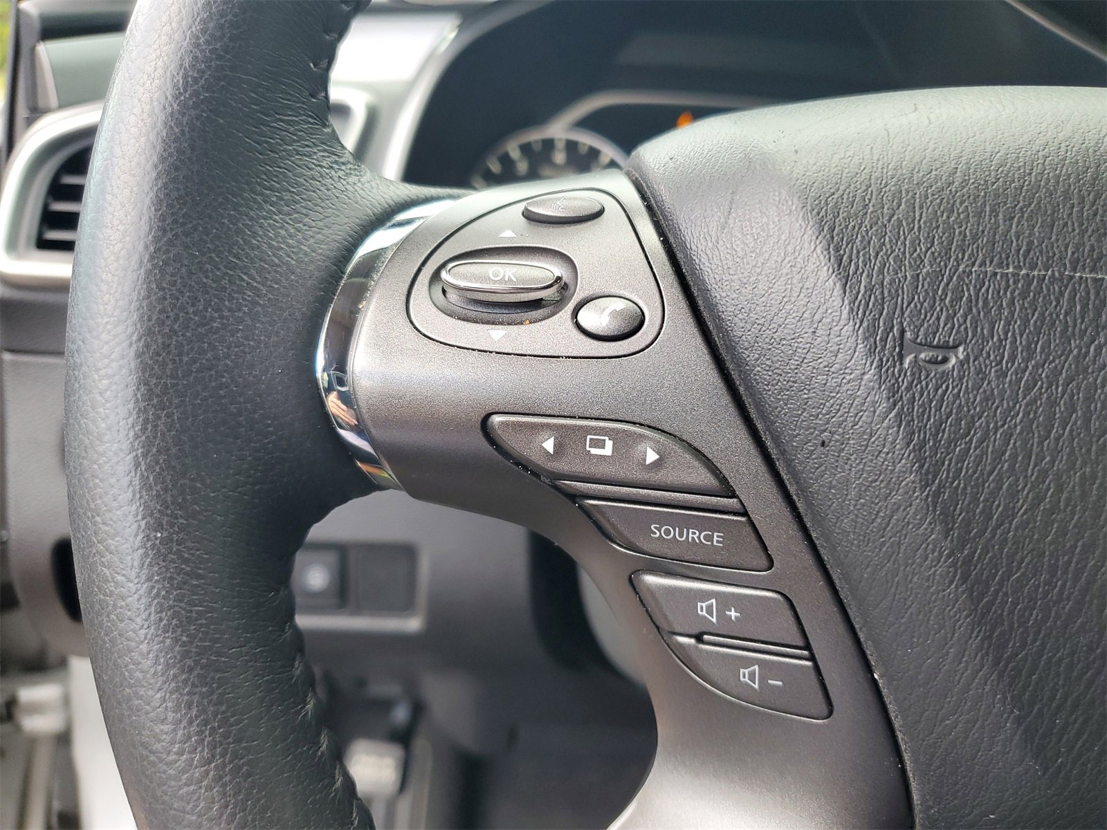 Used 2023 Nissan Murano SV image 11