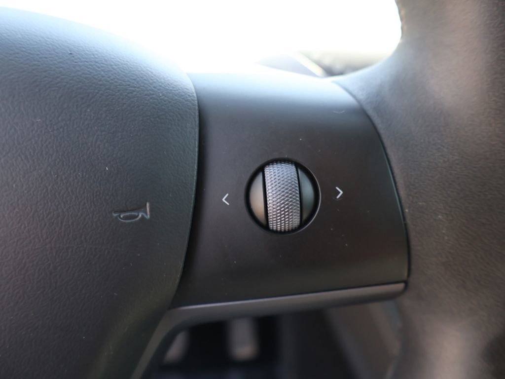 Used 2024 Tesla Model Y Long Range AWD/4WD image 41