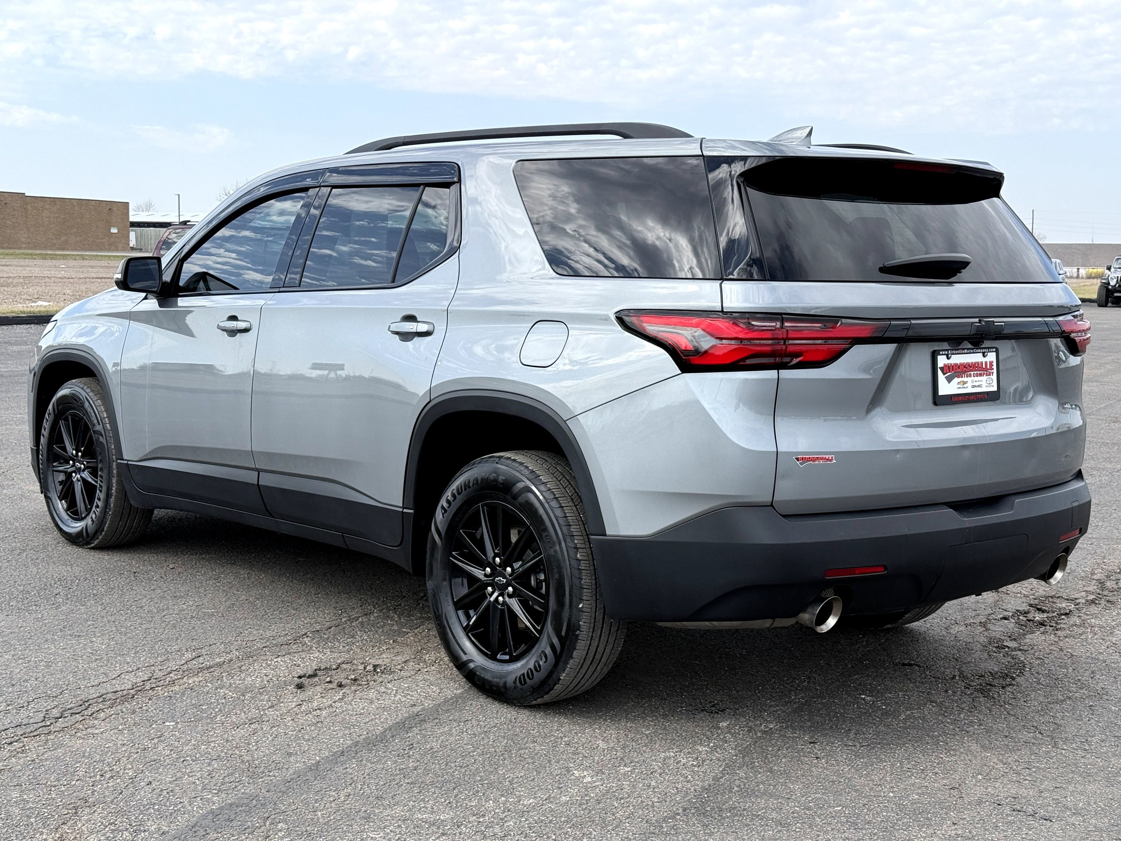 Used 2023 Chevrolet Traverse LT image 5
