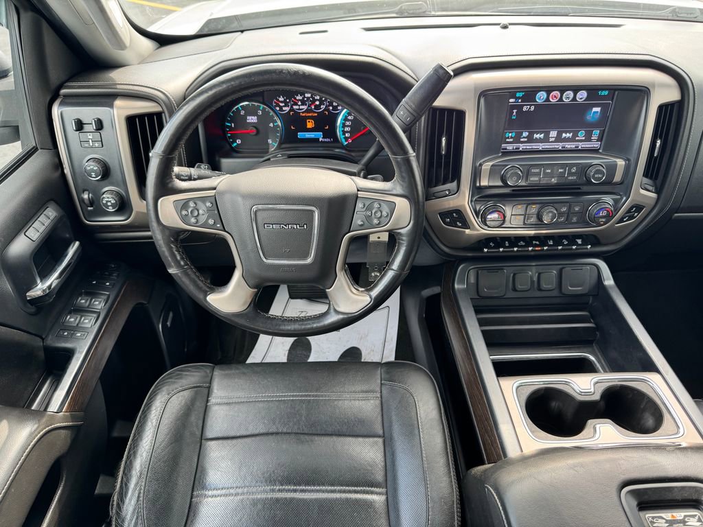 Used 2018 GMC Sierra 2500 Denali w/ Suspension Package, Off-Road AWD/4WD image 16