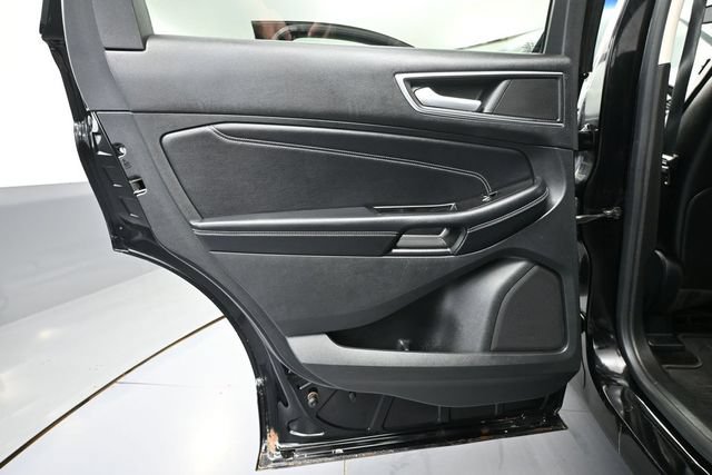 Used 2016 Ford Edge Titanium w/ Technology Package AWD/4WD image 27