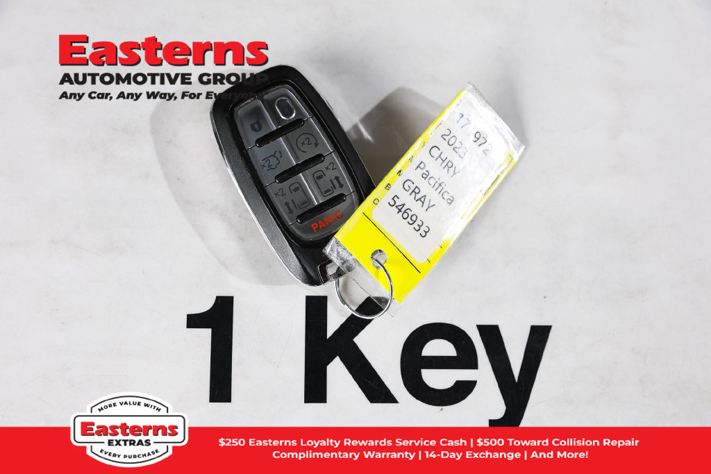 Used 2023 Chrysler Pacifica Touring-L FWD image 26