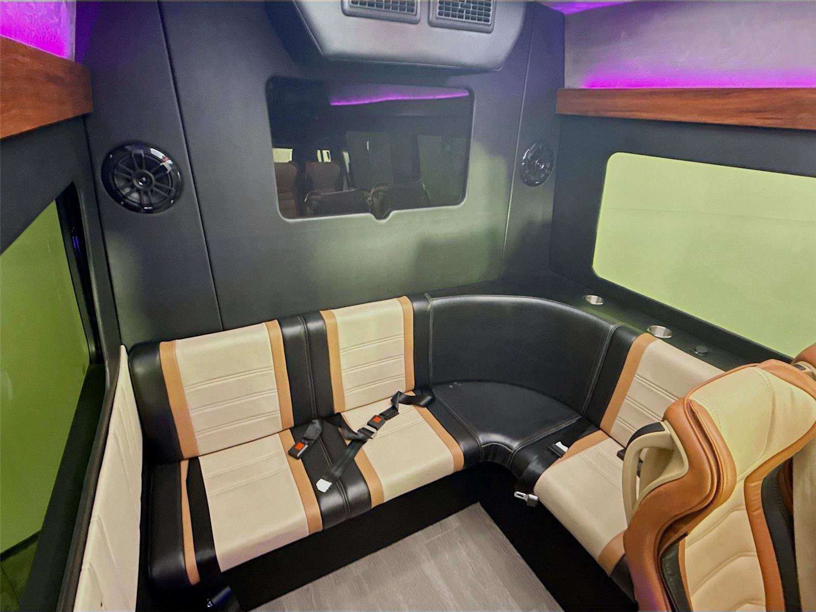 Used 2019 Mercedes-Benz Sprinter 1500 w/ Premium Plus Package image 6