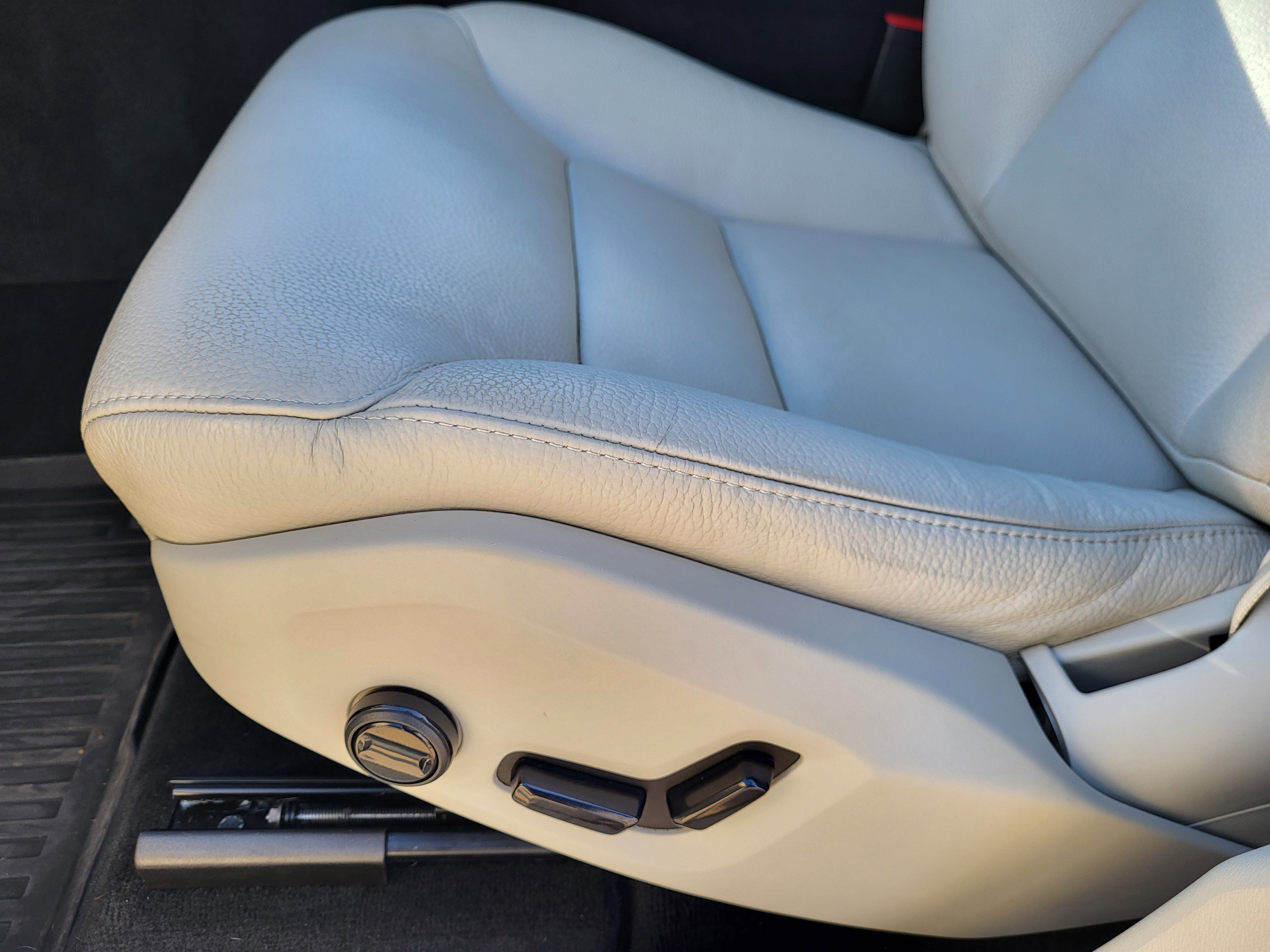 Certified 2024 Volvo XC60 T8 Plus w/ Protection Package Premier image 12