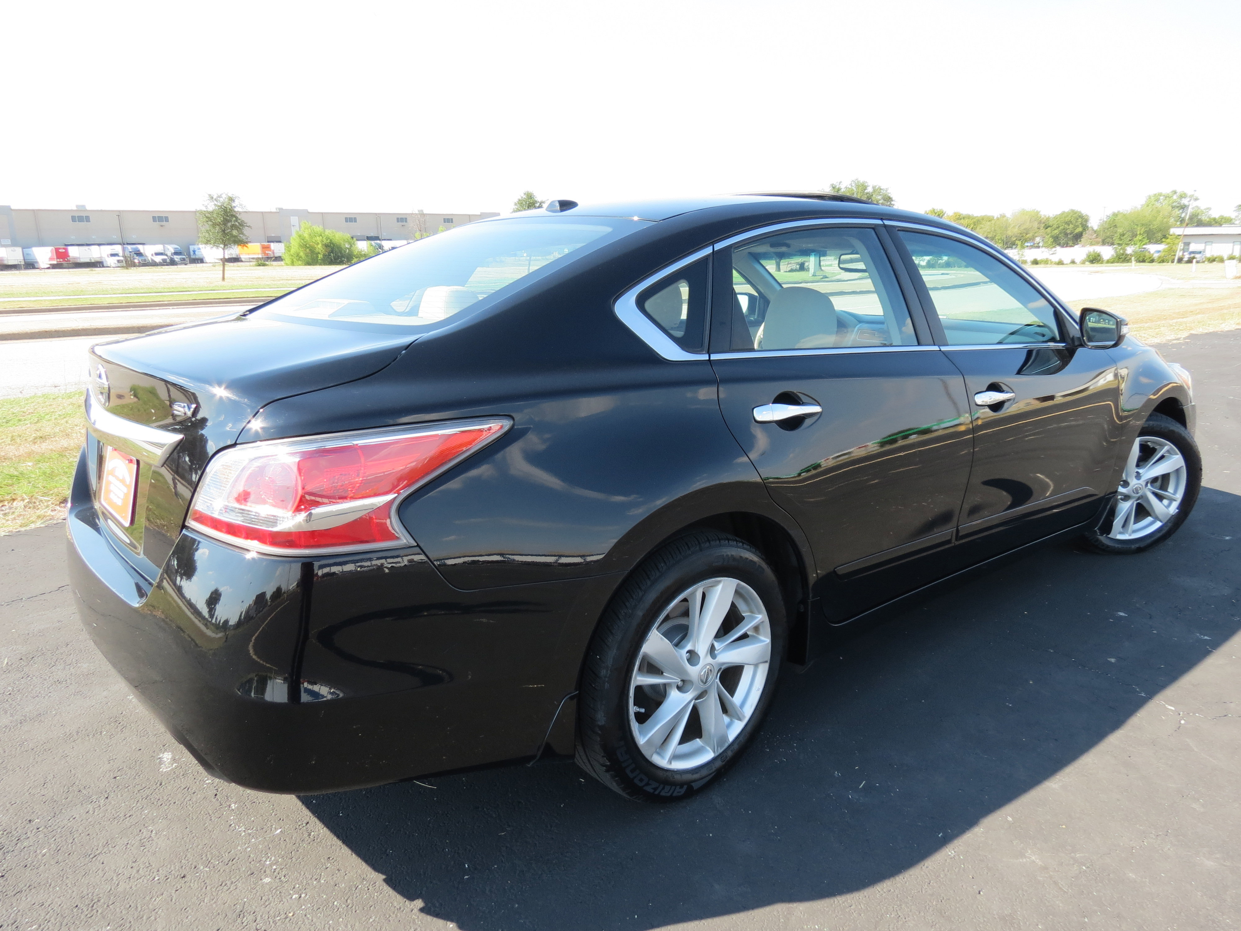 Used 2015 Nissan Altima 2.5 SV w/ Convenience Package image 6