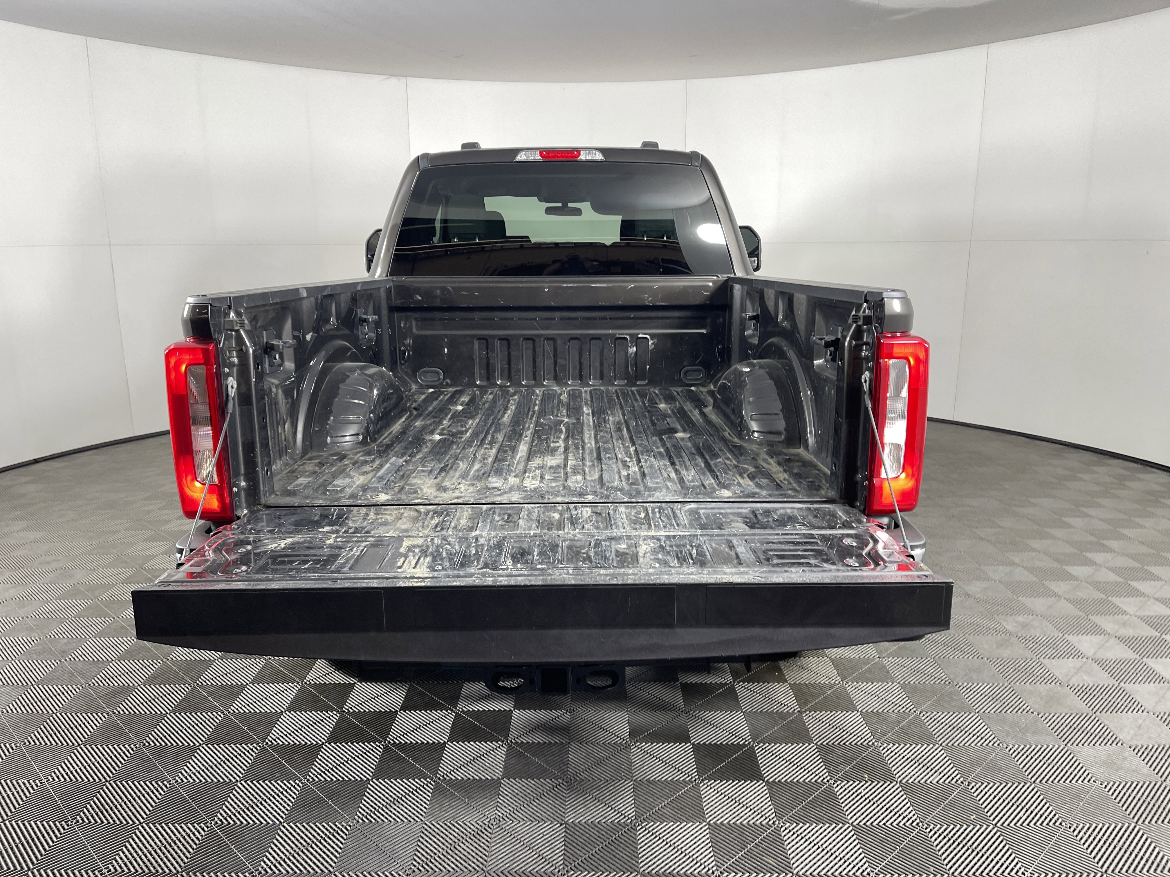 Used 2024 Ford F350 XLT w/ Camper Package image 7