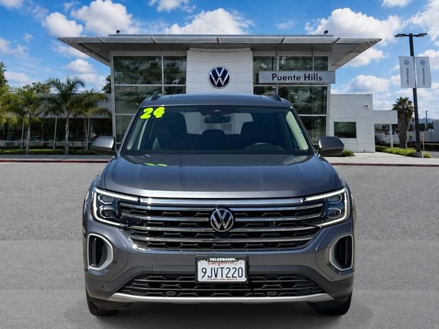 Certified 2024 Volkswagen Atlas SE w/ Panoramic Sunroof Package FWD image 2
