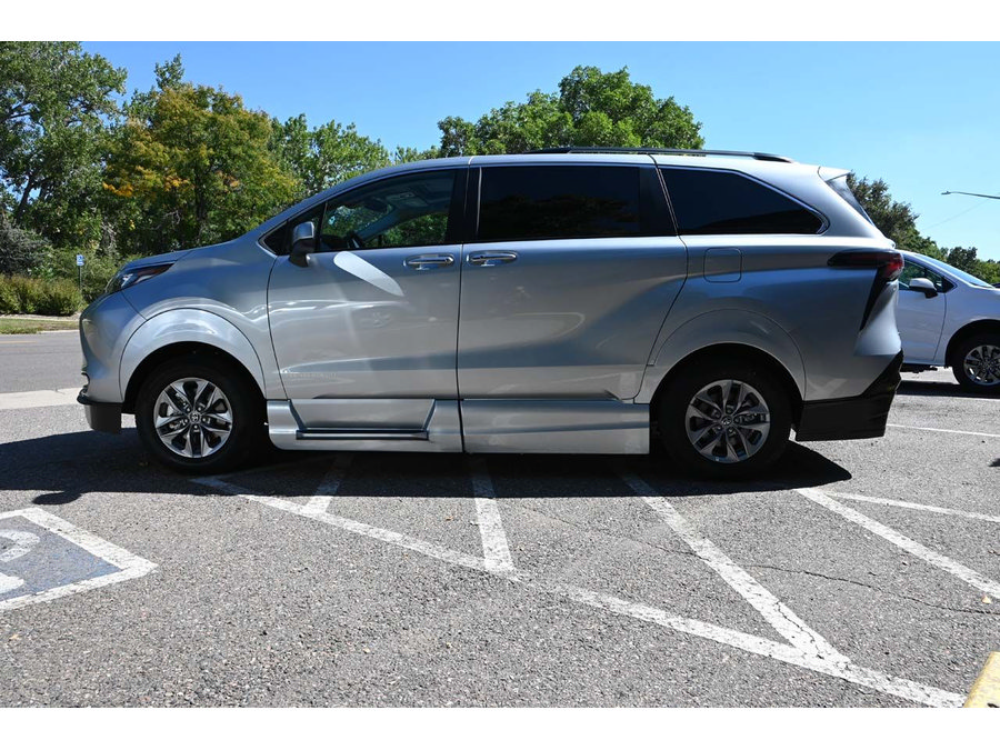 New 2025 Toyota Sienna XLE w/ XLE Plus Package AWD/4WD image 9