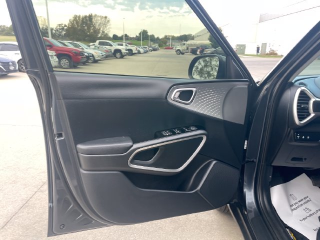 Used 2025 Kia Soul LX w/ LX Technology Package FWD image 20