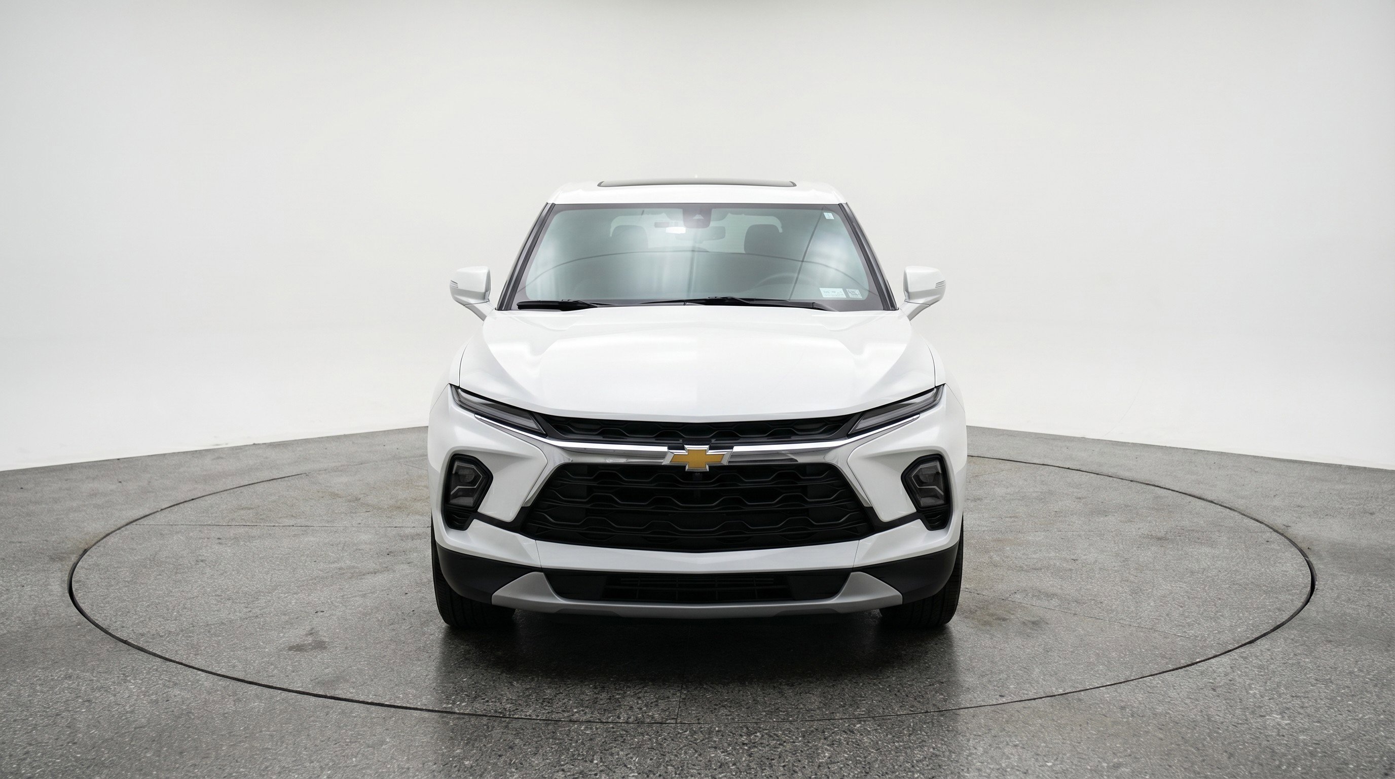 Used 2025 Chevrolet Blazer LT image 2